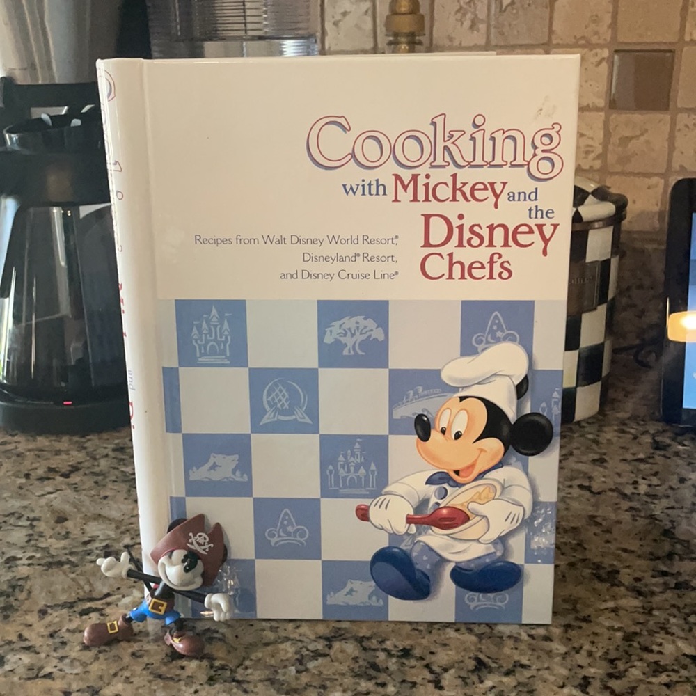 Cooking with Mickey & Disney chefs cookbook small Mickey included
